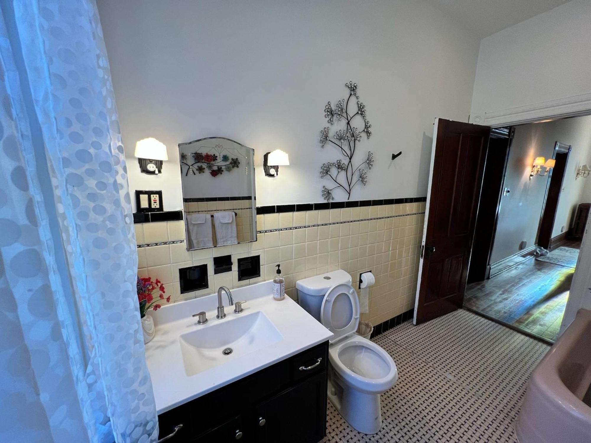 Private Bedroom 2 In Spacious House Views * Cincinnati