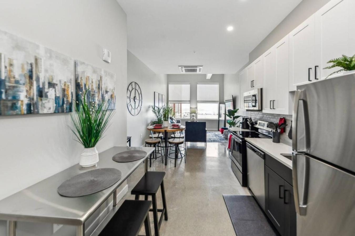 Walk To Bengal, Reds Free Parking King Bed Gym Apartment *