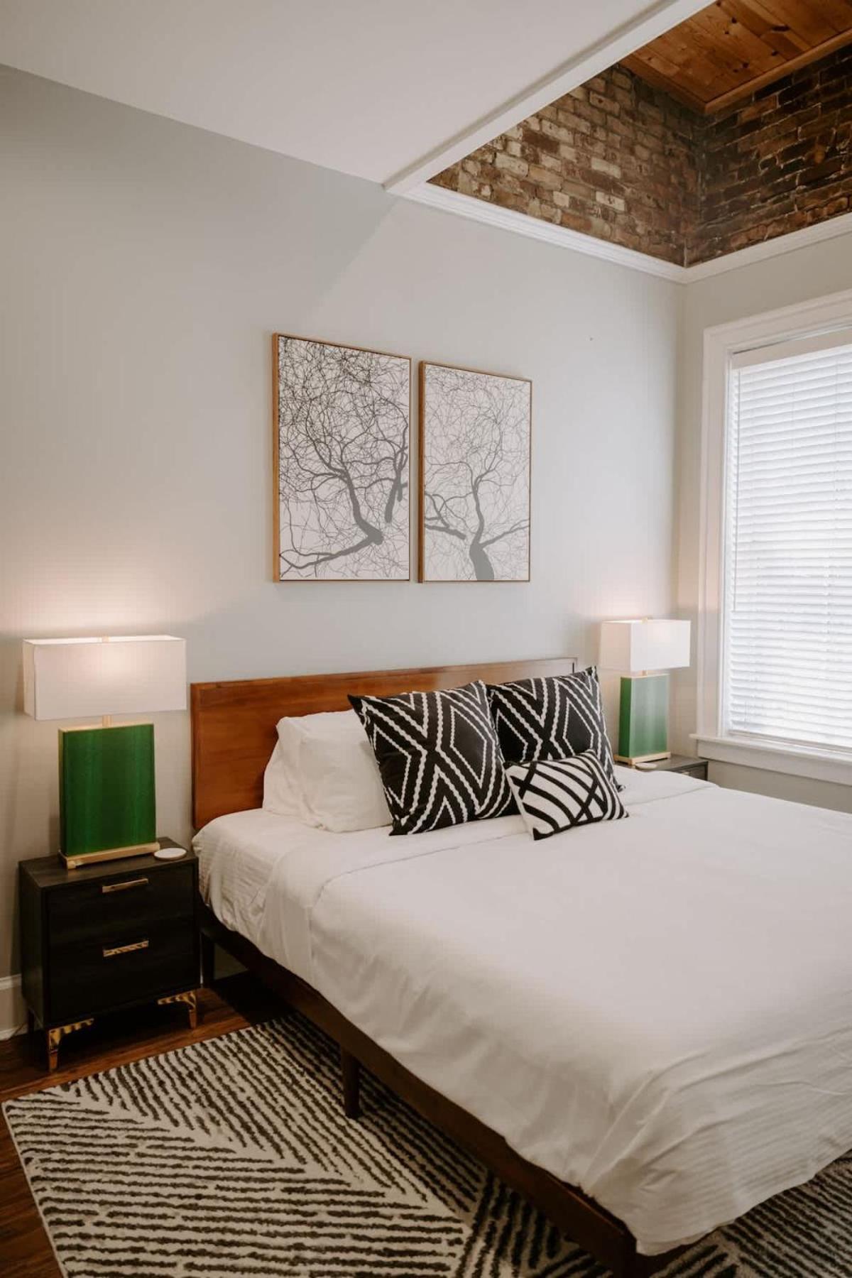 Stunning 4br Townhome Rooftop Views