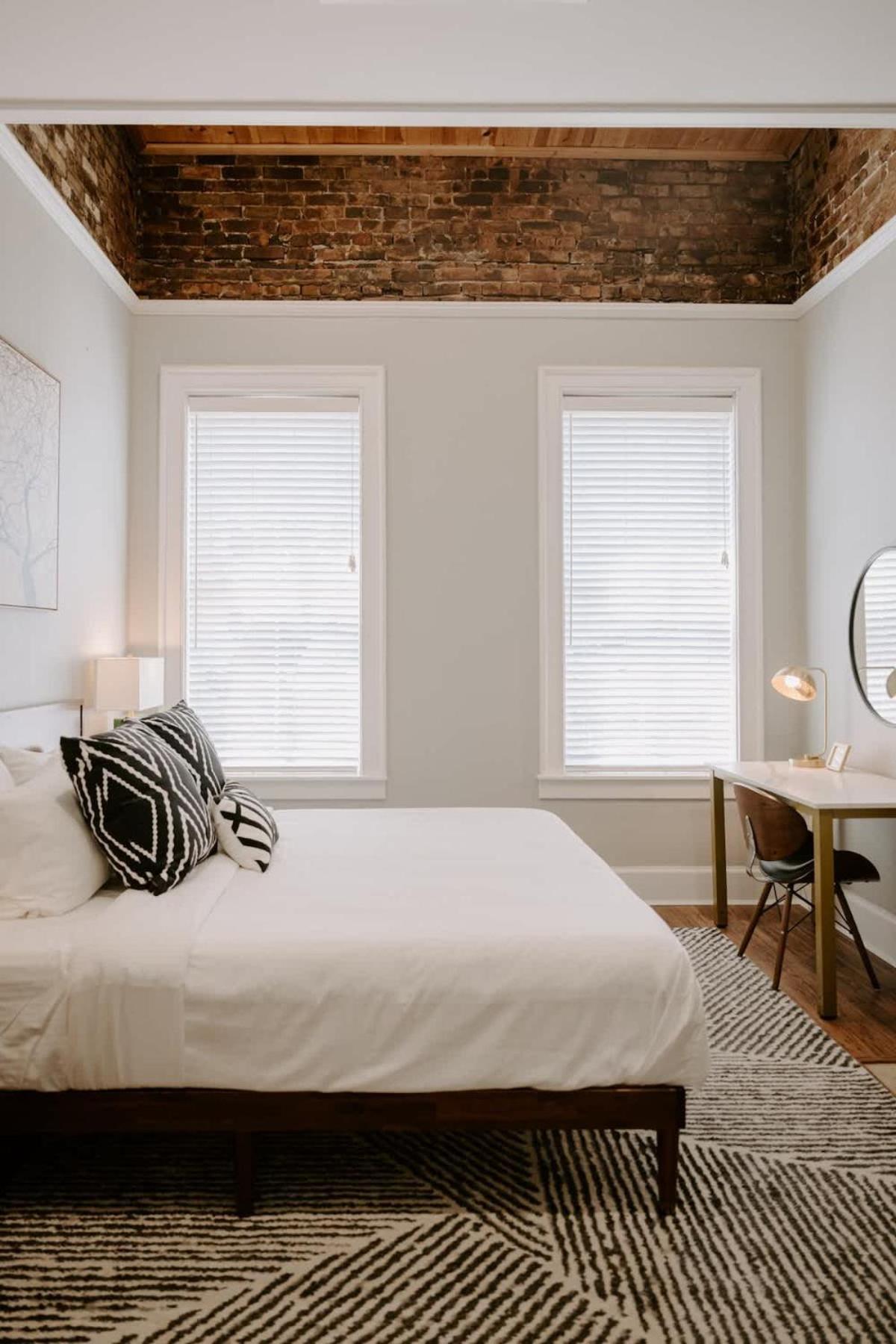 Stunning 4br Townhome Rooftop Views
