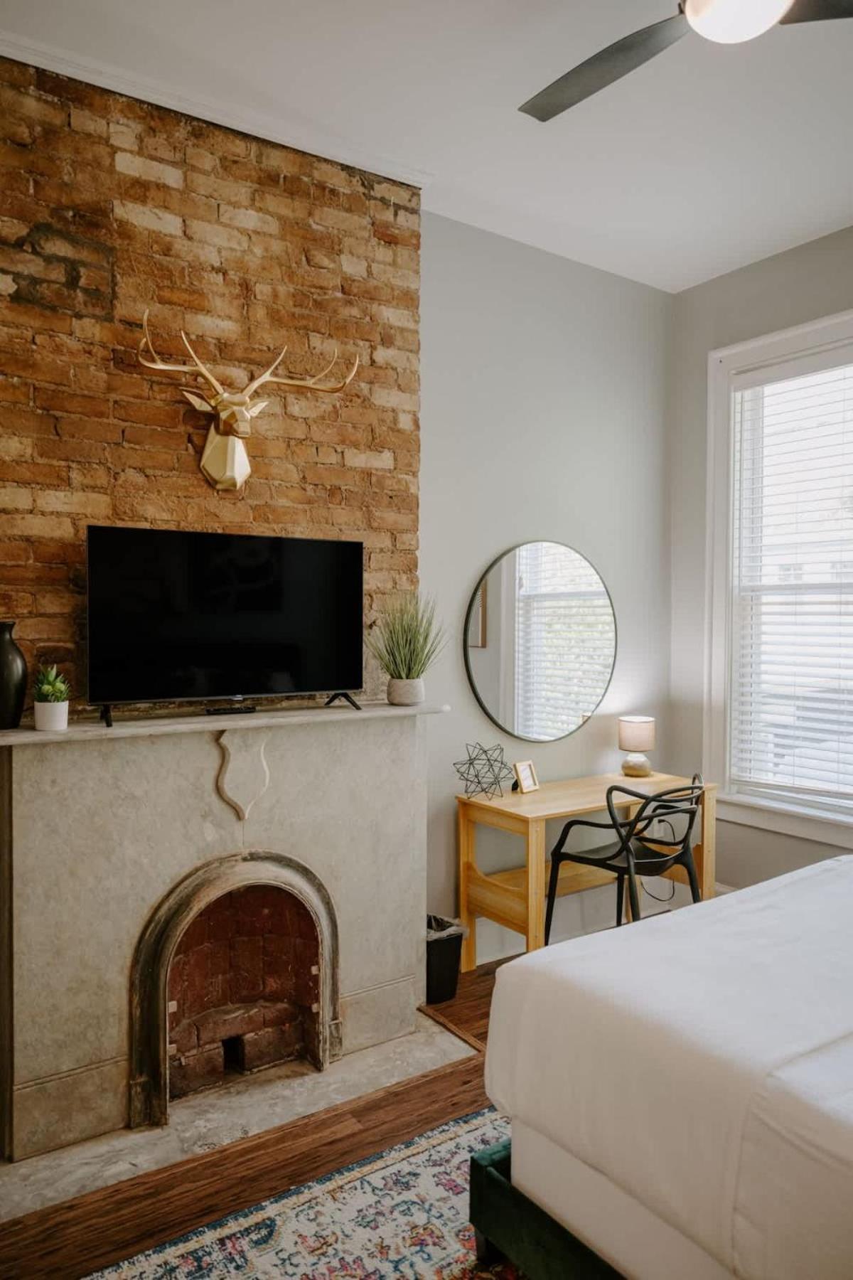 Holiday home Stunning 4br Townhome Rooftop Views *