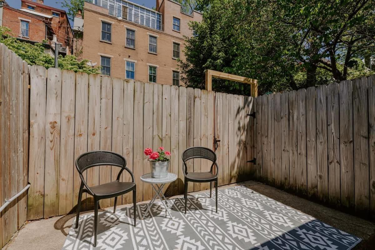 Stunning 4br Townhome Rooftop Views Holiday home