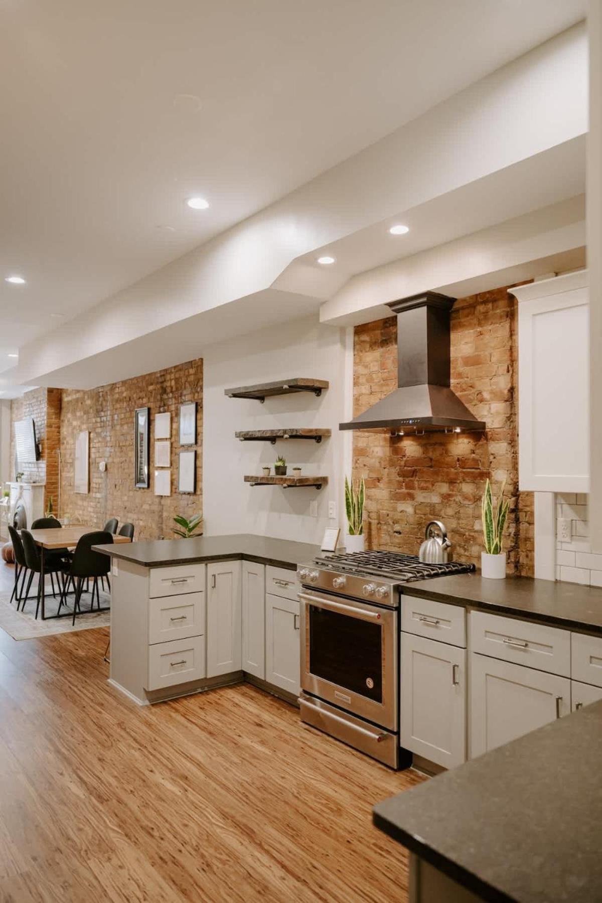Holiday home Stunning 4br Townhome Rooftop Views *