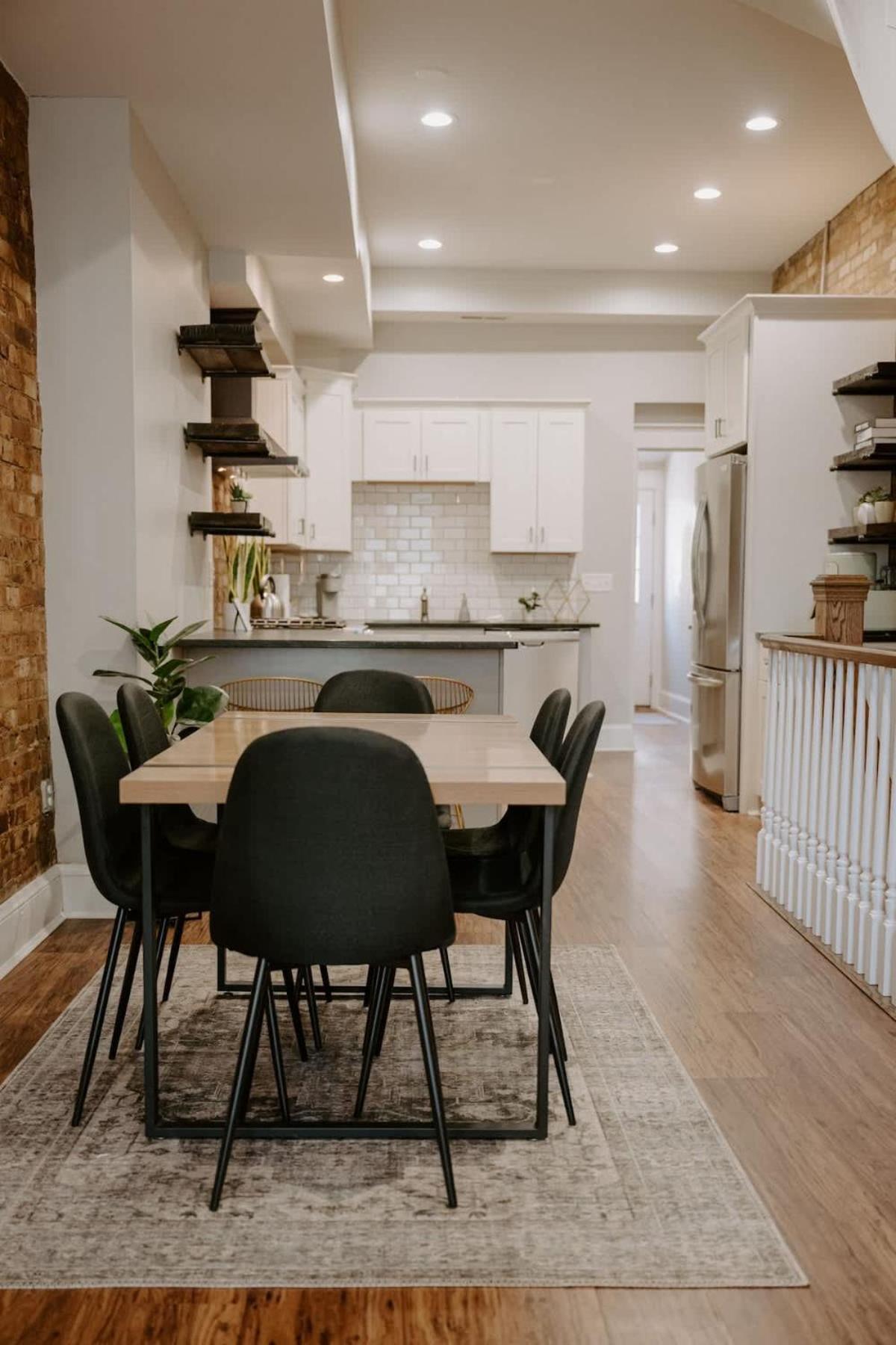 Stunning 4br Townhome Rooftop Views *