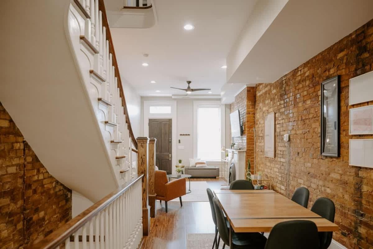Stunning 4br Townhome Rooftop Views Holiday home *