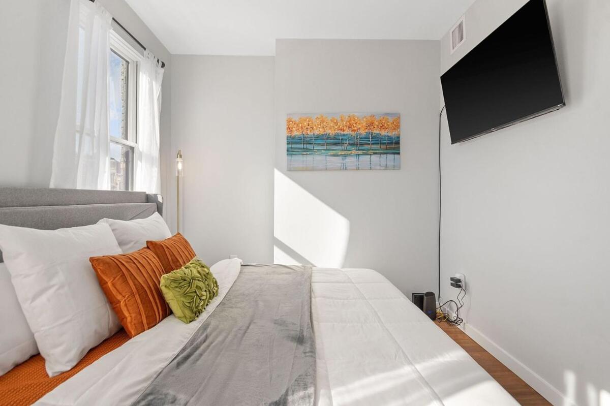 Sleep Like A King - Otr- Free Light Rail ! Apartment