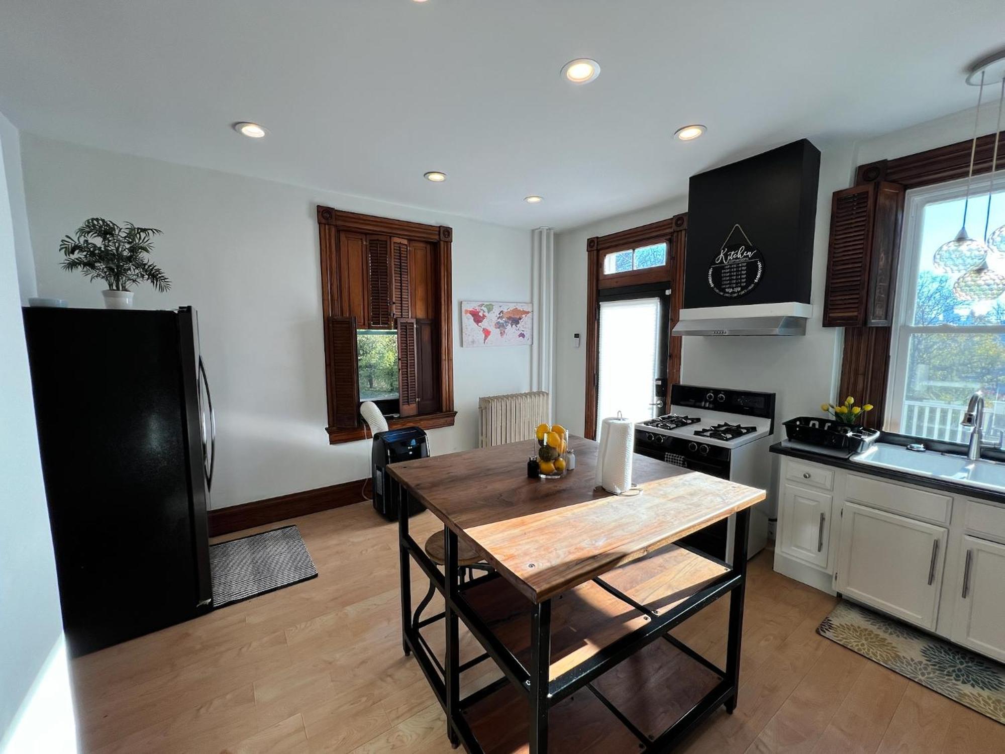 Private Bdrm 3 In Spacious House Views