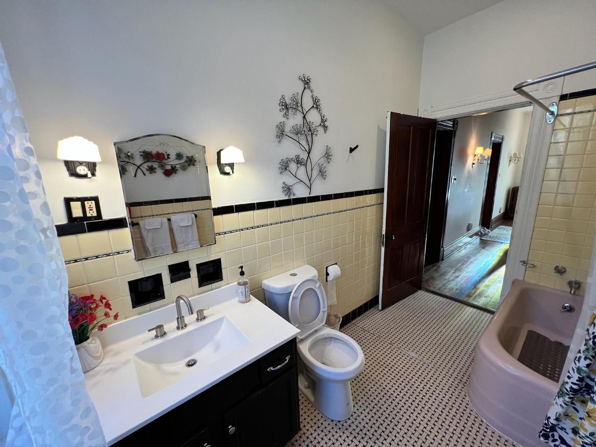 Holiday home Private Bdrm 3 In Spacious House Views Cincinnati