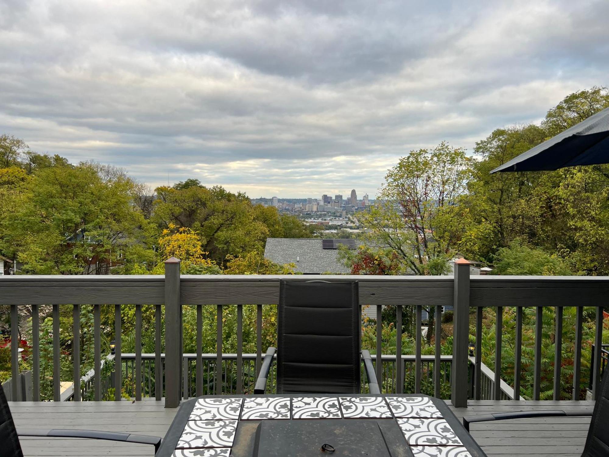 Downtown Skyline View- Holiday home *
