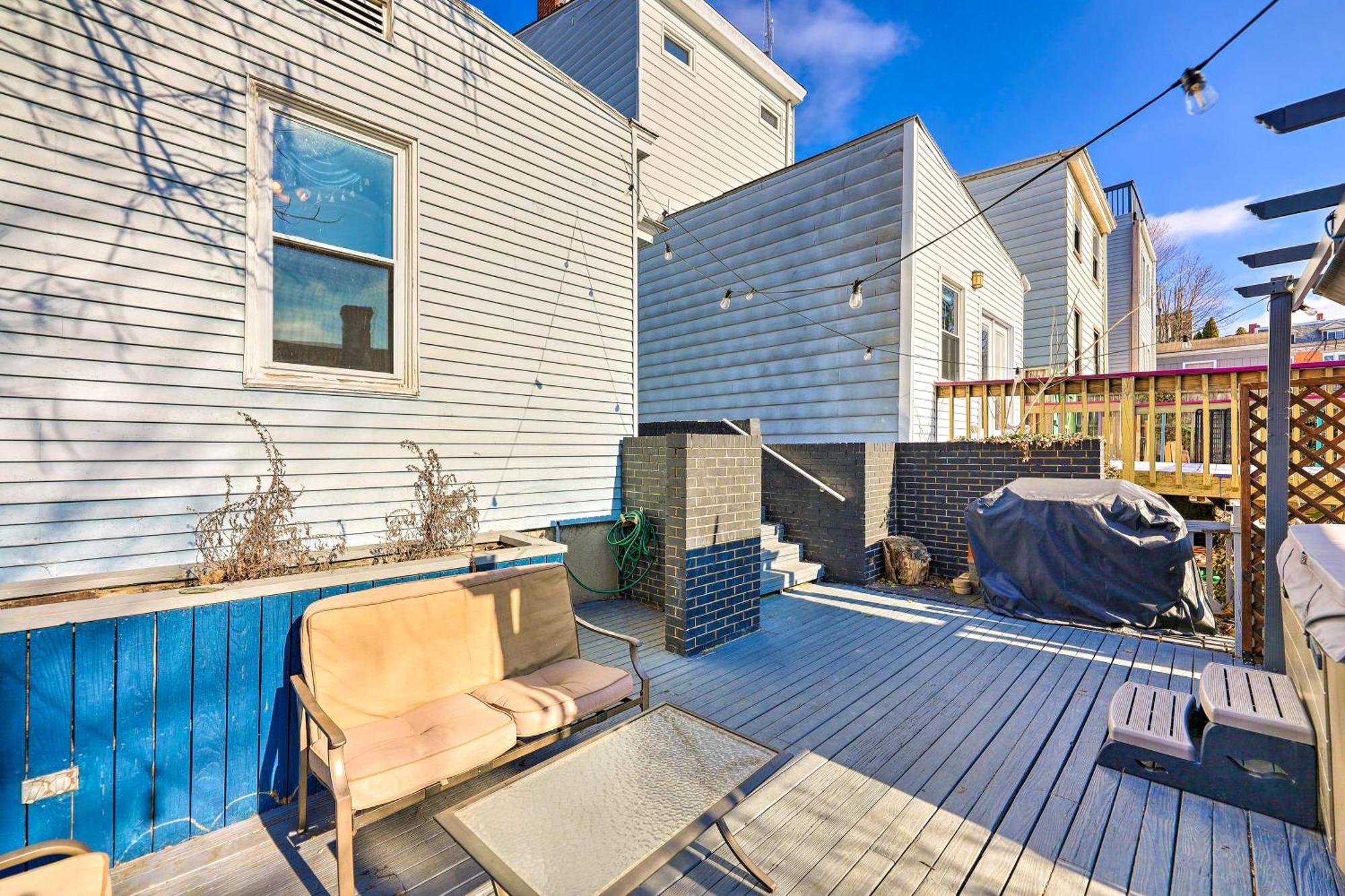 Holiday home With Deck And Private Hot Tub!