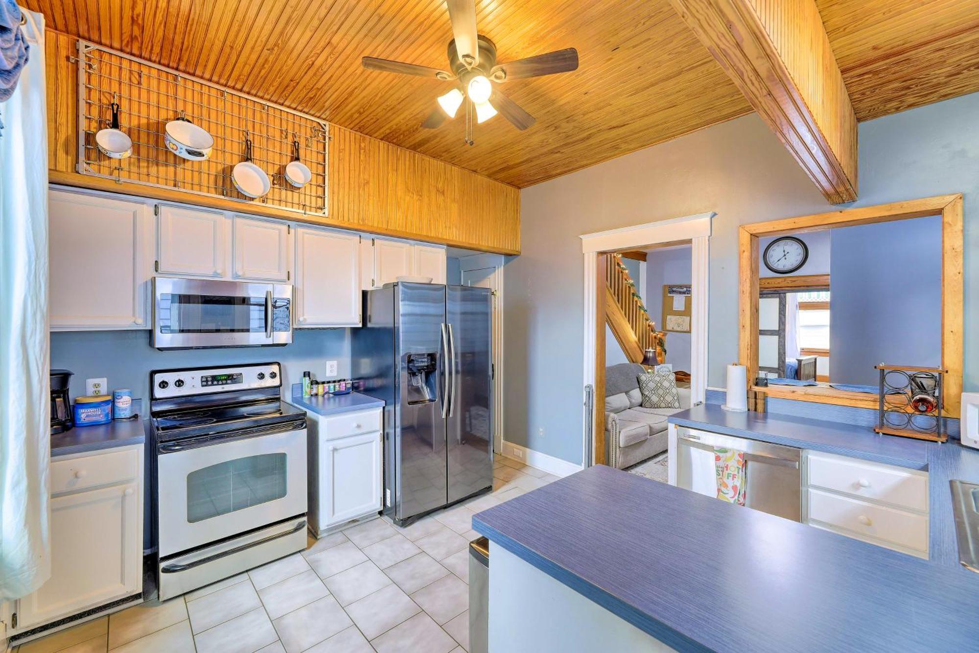 With Deck And Private Hot Tub! Holiday home *