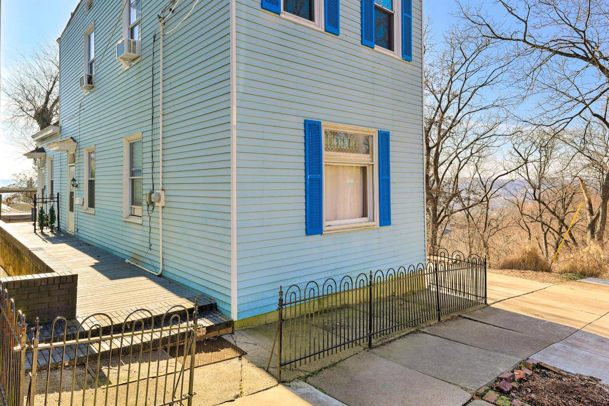 With Deck And Private Hot Tub! Cincinnati