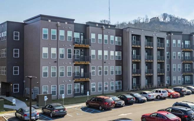 Modern Close To Dining & Entertainment Apartment