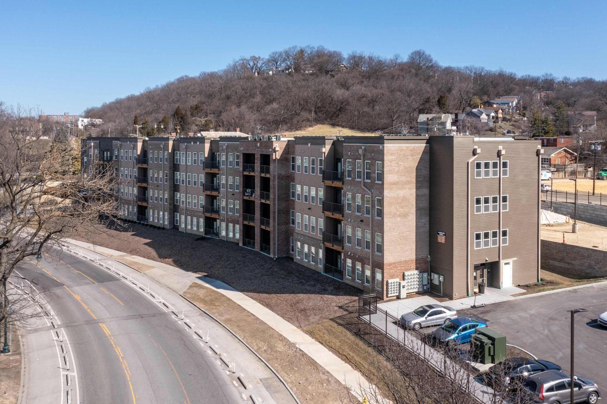 Modern Close To Dining & Entertainment Apartment *