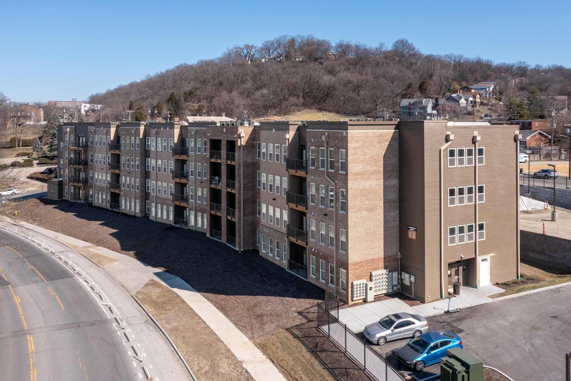 Modern Close To Dining & Entertainment Apartment