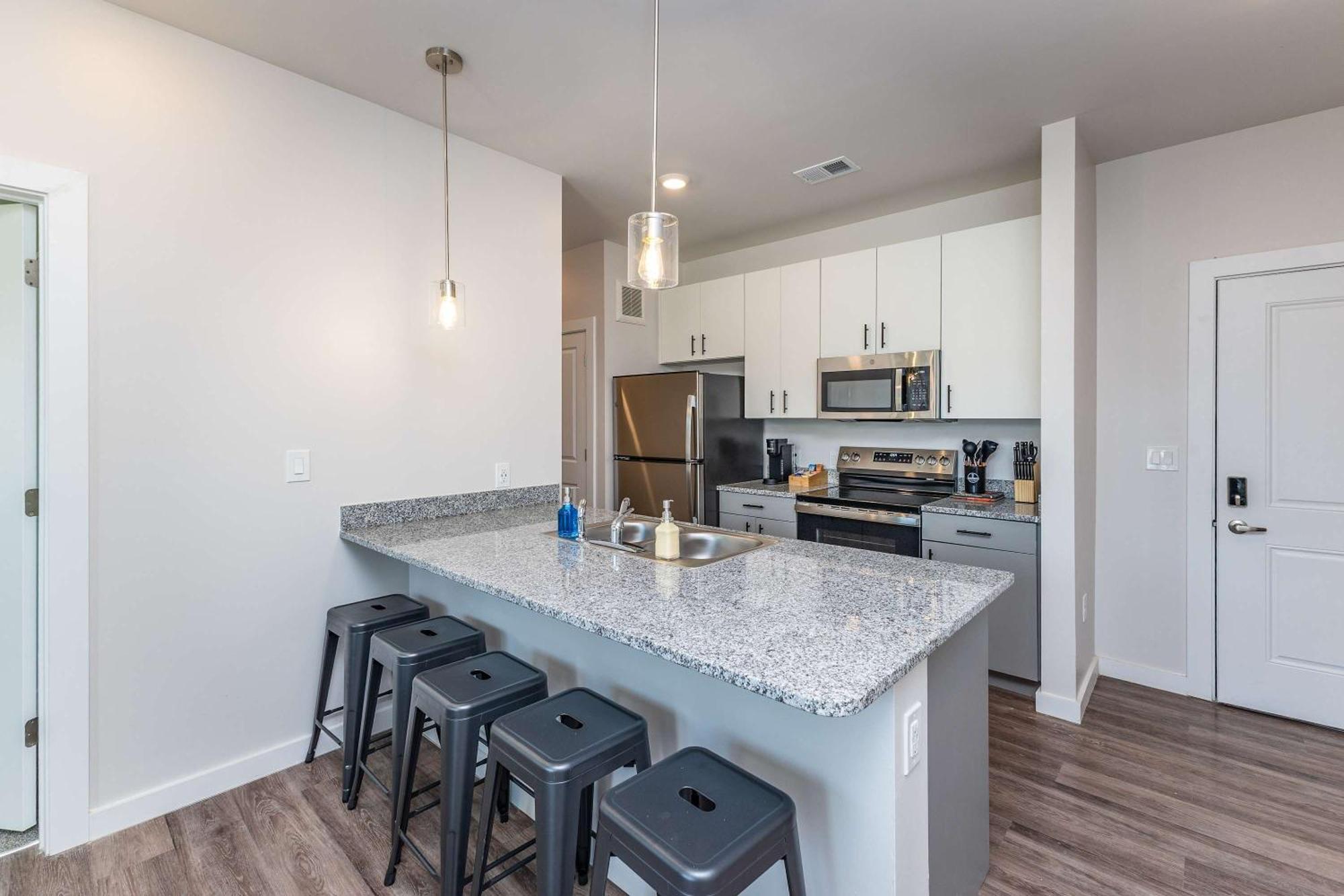 Modern Close To Dining & Entertainment Apartment