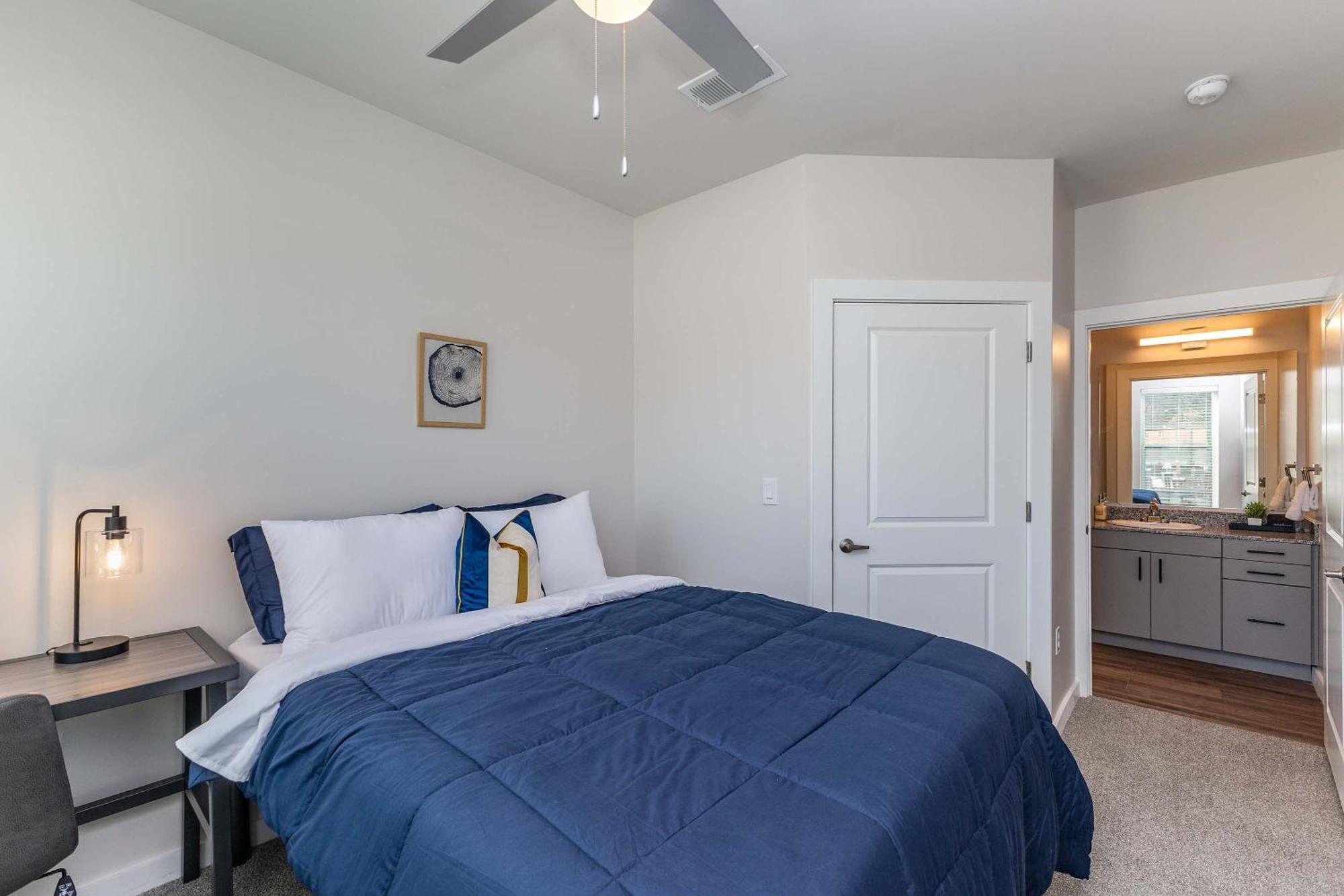 Modern Close To Dining & Entertainment Apartment *