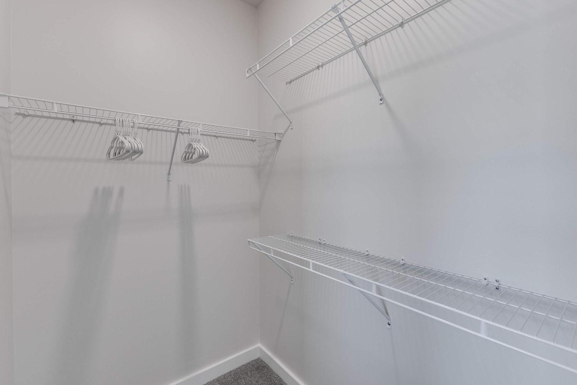 Modern Close To Dining & Entertainment Apartment