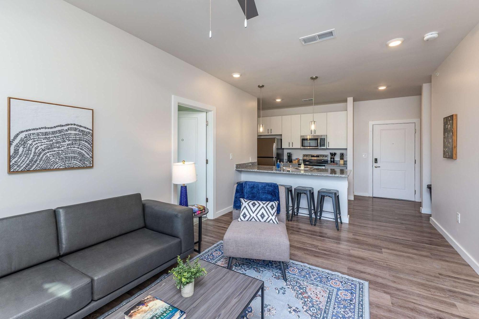 Apartment Modern Close To Dining & Entertainment *