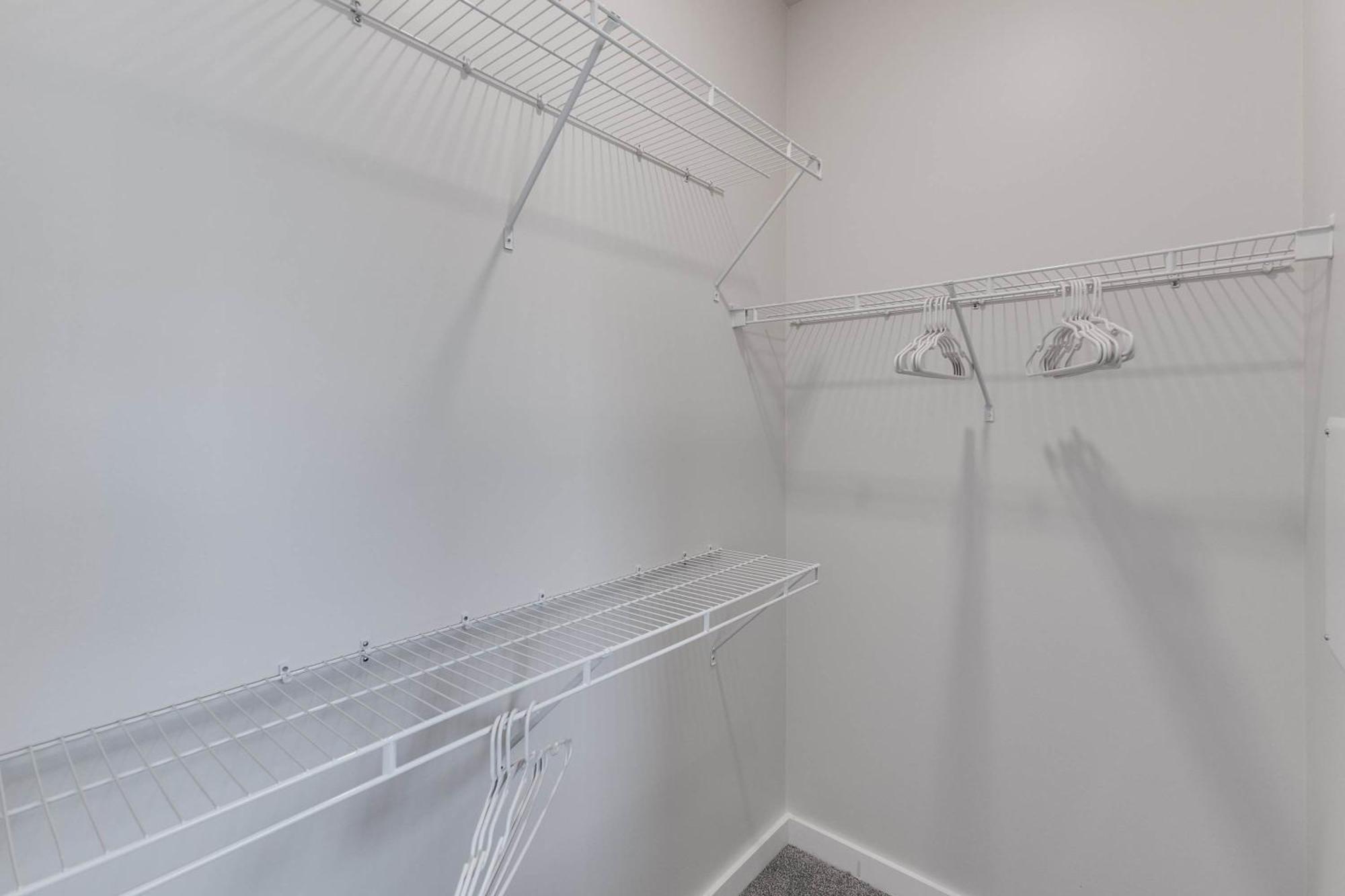 Modern Close To Dining & Entertainment Apartment *
