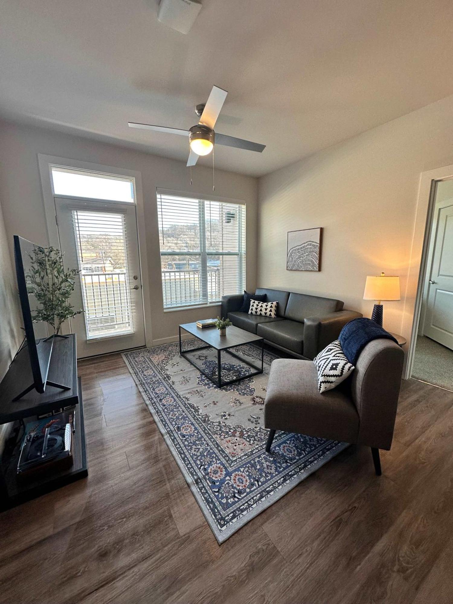 Apartment Modern Close To Dining & Entertainment
