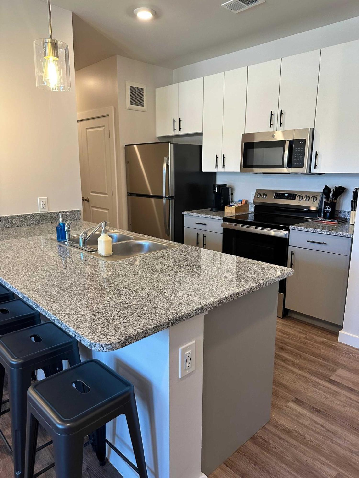 Modern Close To Dining & Entertainment