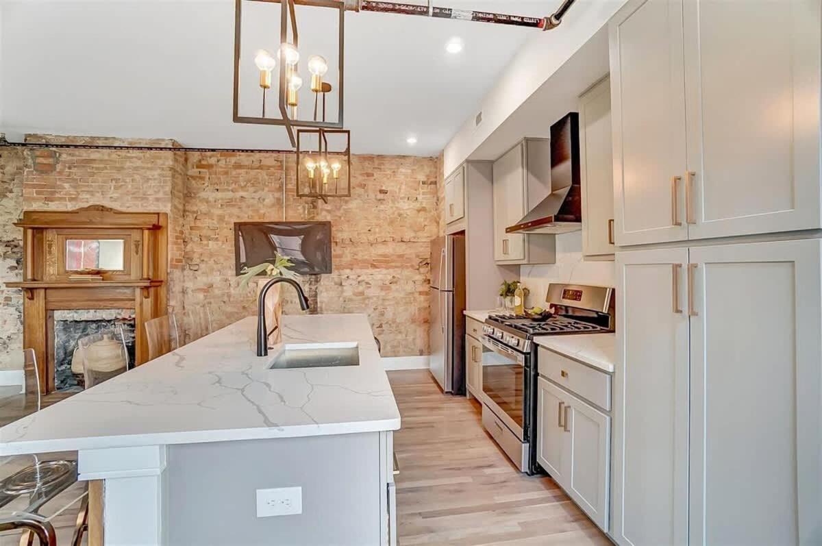Vaughn Lofts # 4 *