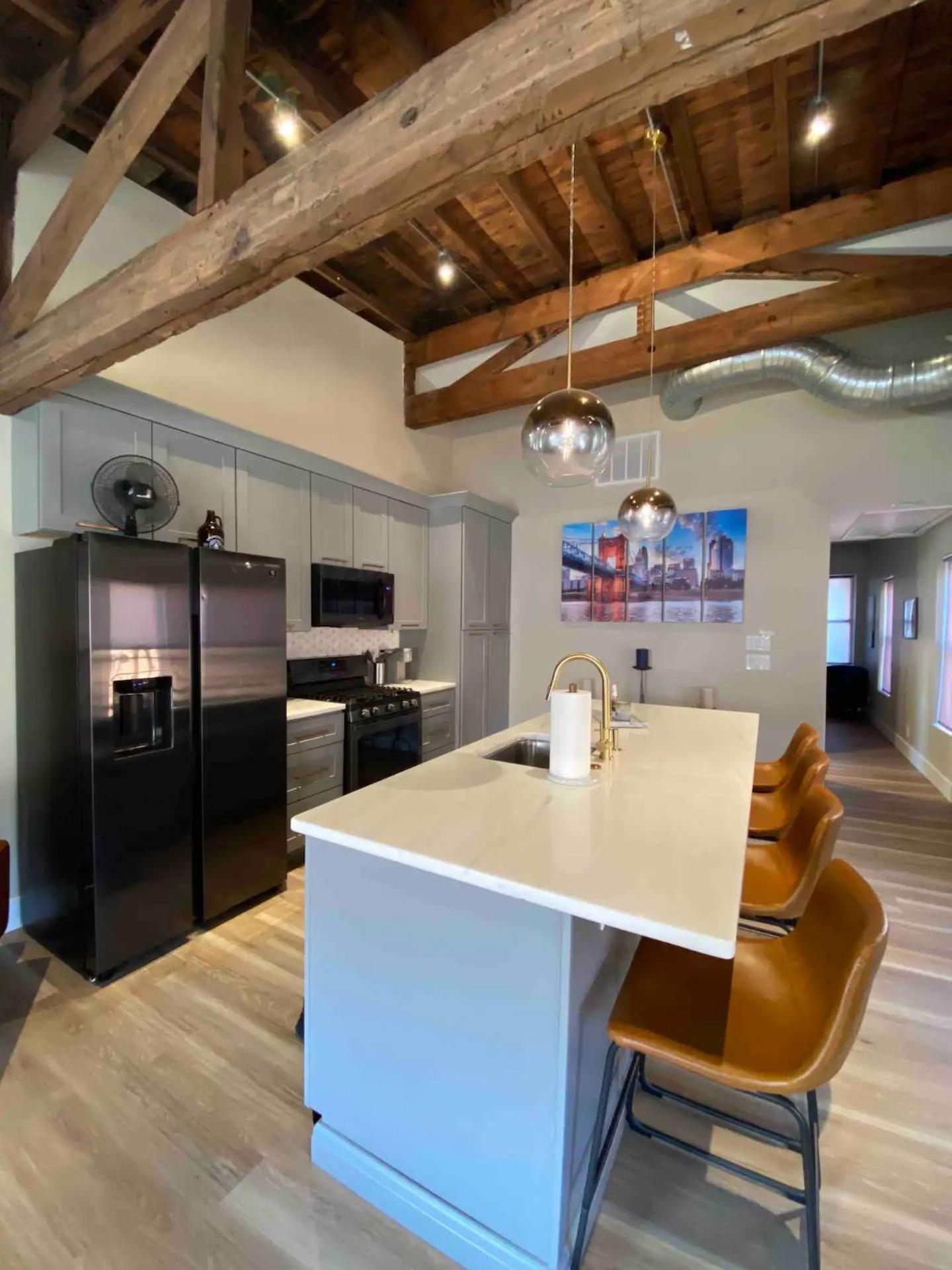 Apartment In Otr, Pendleton Art District