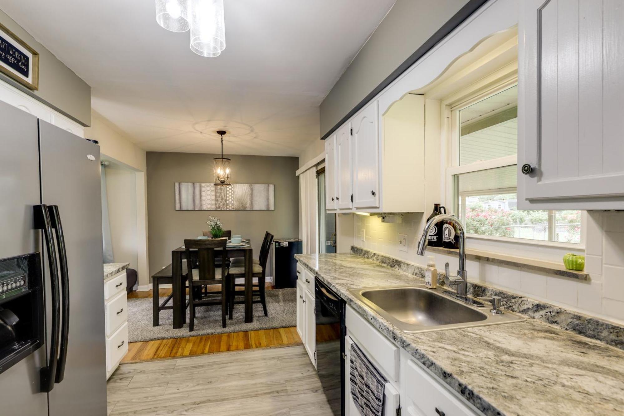 10 Mi To Dtwn With Patio And Yard!