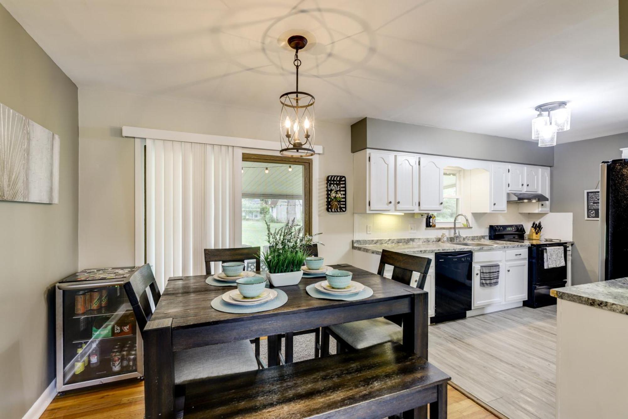 Holiday home 10 Mi To Dtwn With Patio And Yard!