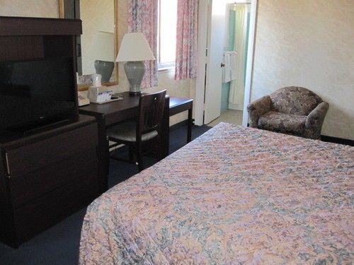 Motel Budget Host Town Center