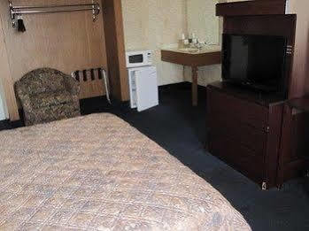 Motel Budget Host Town Center *