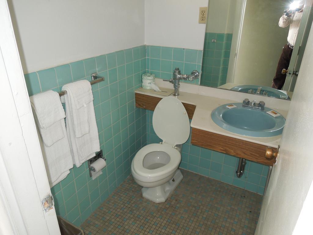 Motel Budget Host Town Center Cincinnati