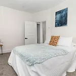 Newly Renovated House-10 Minutes From Downtown