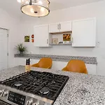 Newly Renovated House-10 Minutes From Downtown