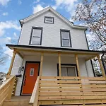 Newly Renovated House-10 Minutes From Downtown
