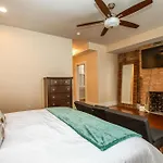 Cozy 4Br W Massage Chair Arcade Heated Floor