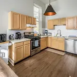 Near Otr And Tql,75In Tv, Lux Beds And Wifi, Free Parking