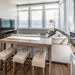 Near Otr And Tql,75In Tv, Lux Beds And Wifi, Free Parking