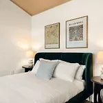 Lux Washington Park - Rooftop Patio - Free Parking