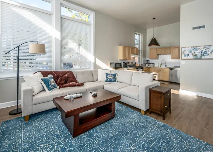 Near Otr And Tql,75In Tv, Lux Beds And Wifi, Free Parking