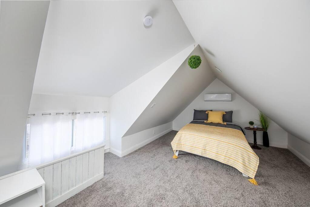 Newly Renovated House-10 Minutes From Downtown *