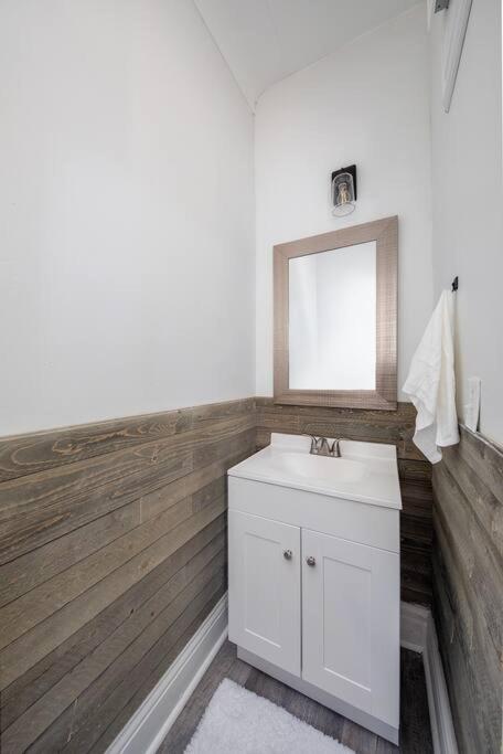 Newly Renovated House-10 Minutes From Downtown