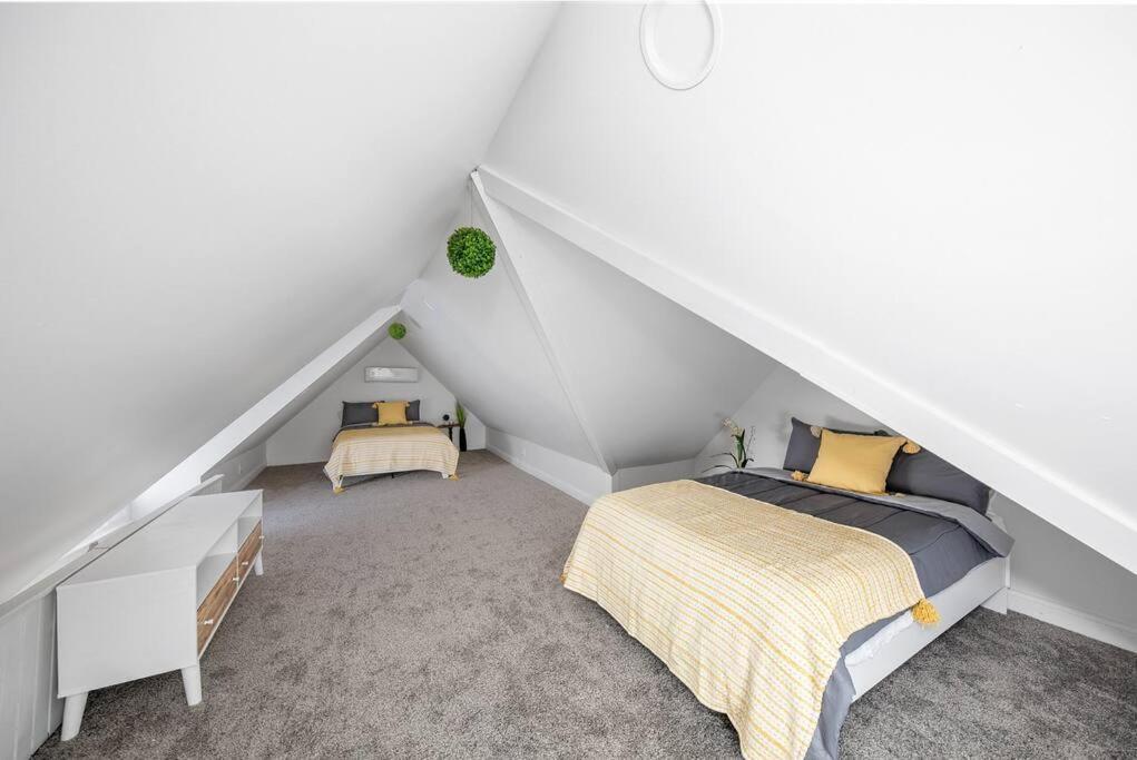 Newly Renovated House-10 Minutes From Downtown Holiday home