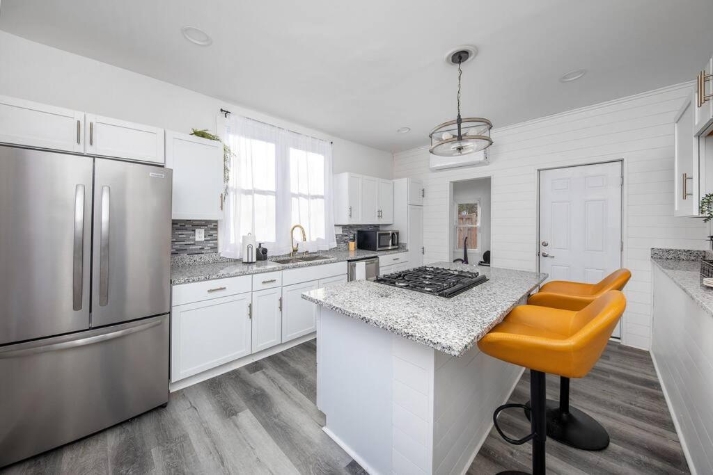Newly Renovated House-10 Minutes From Downtown