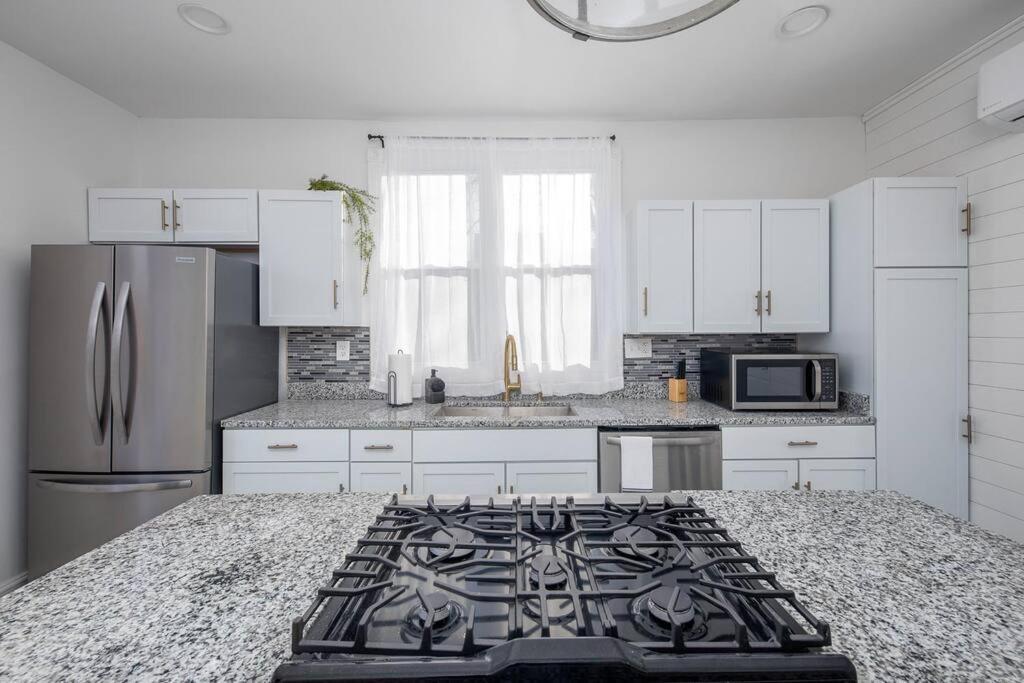 Newly Renovated House-10 Minutes From Downtown *