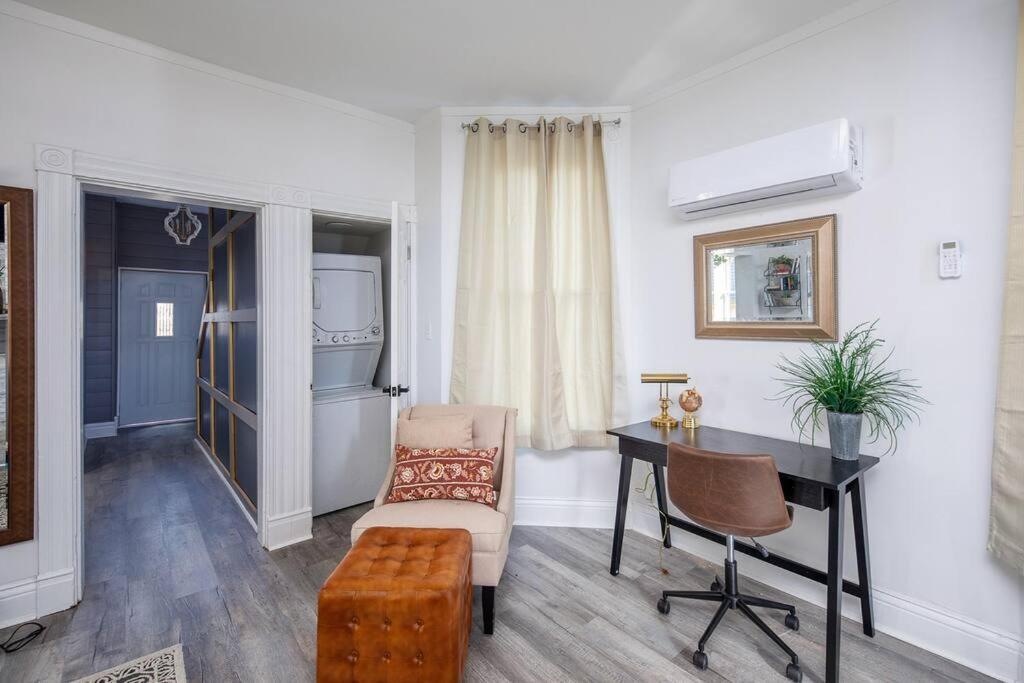 Newly Renovated House-10 Minutes From Downtown Holiday home