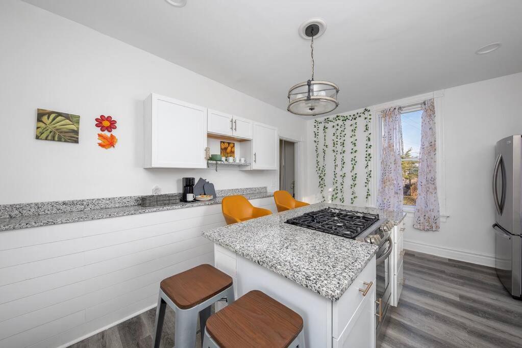Newly Renovated House-10 Minutes From Downtown Holiday home