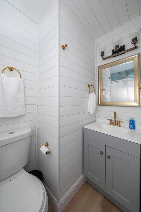 Newly Renovated House-10 Minutes From Downtown Holiday home