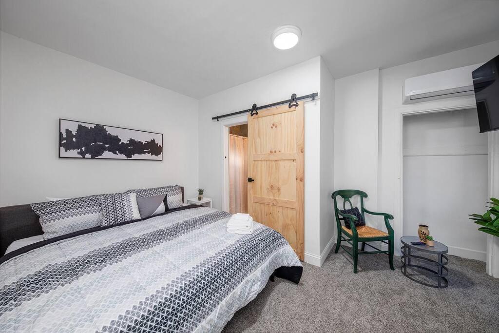 Newly Renovated House-10 Minutes From Downtown Holiday home